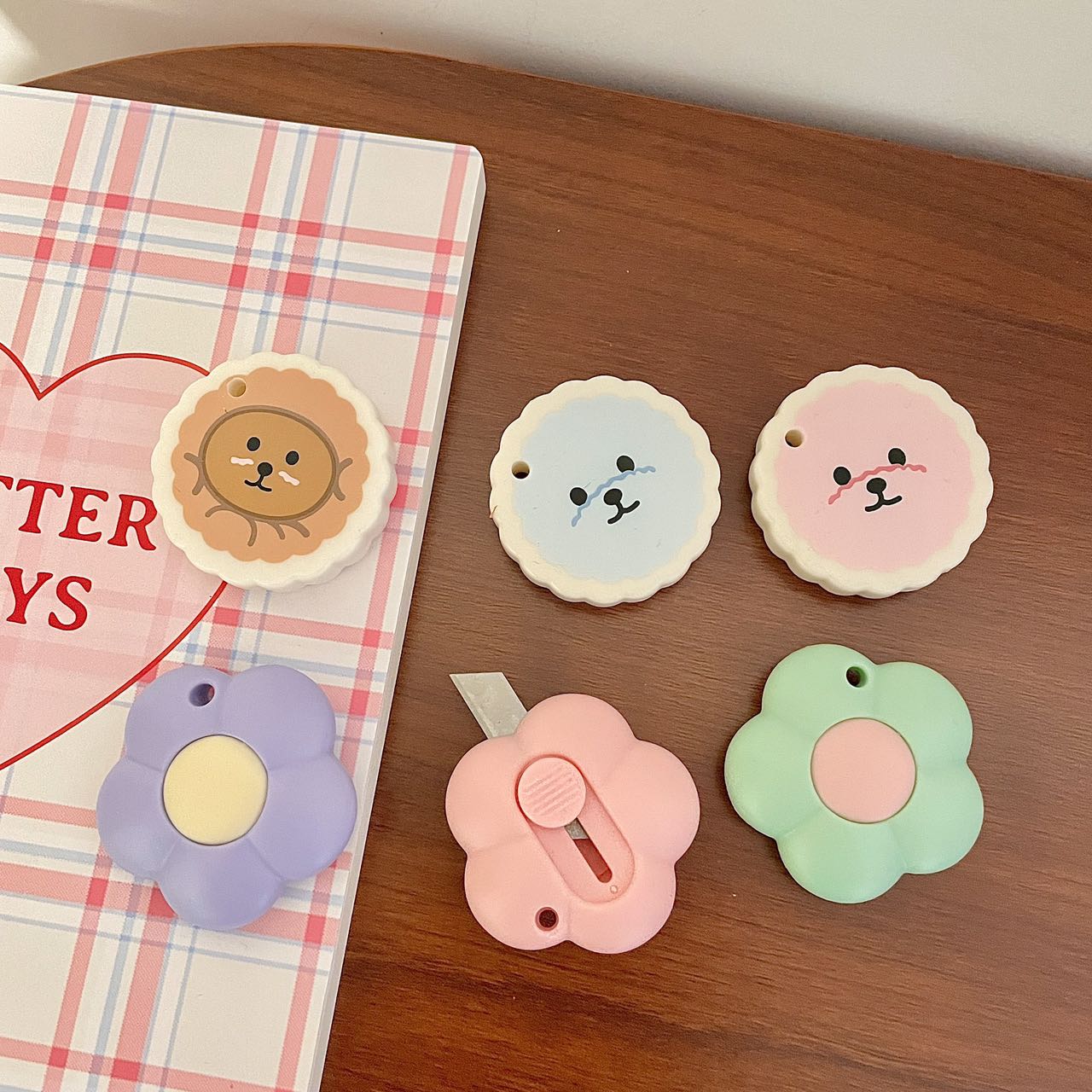 Korean INS Cute Flower Mini Craft Knife Student Box Opener Stationery Planner Tape Cutter Portable