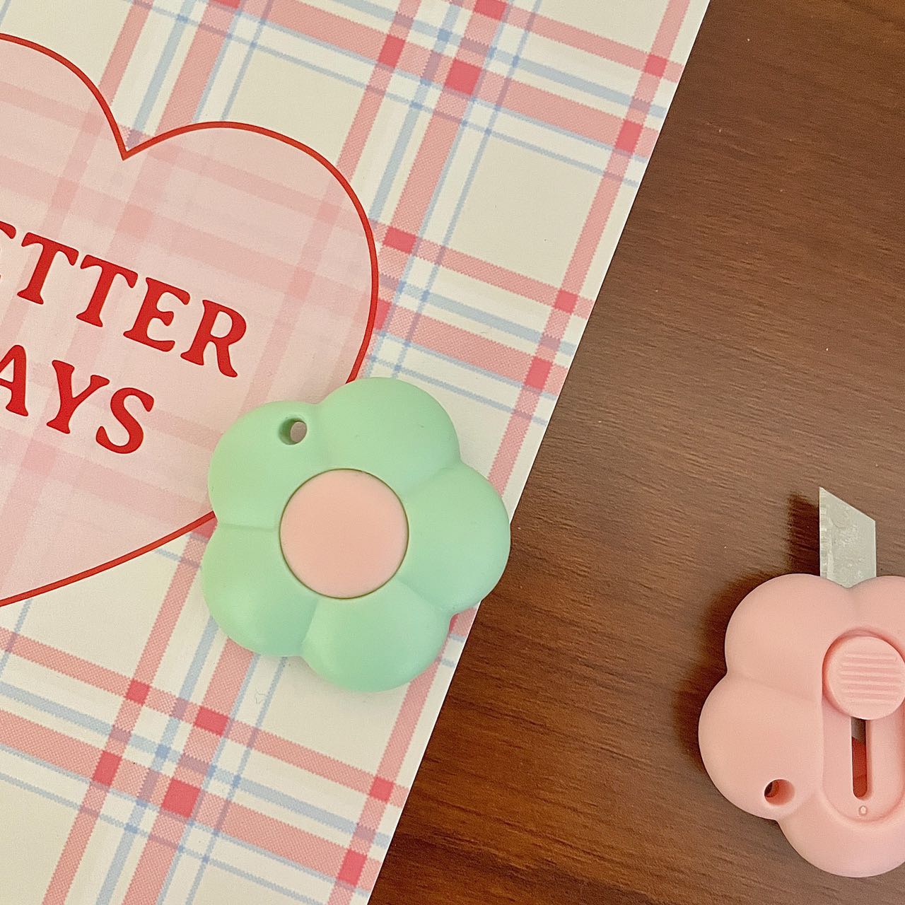 Korean INS Cute Flower Mini Craft Knife Student Box Opener Stationery Planner Tape Cutter Portable