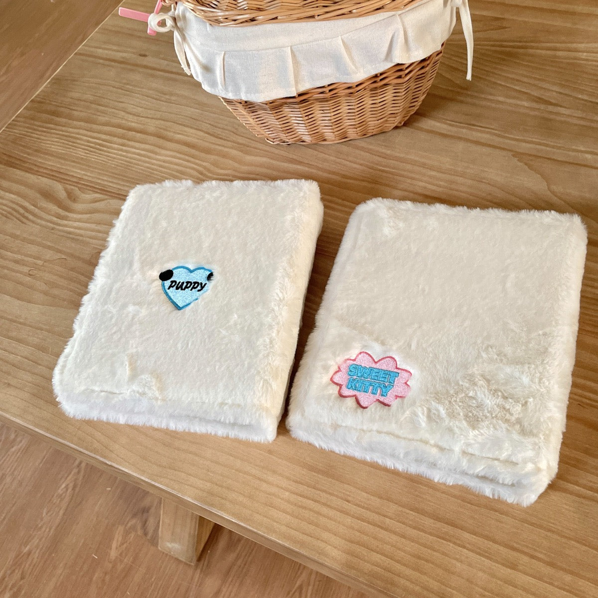 Original Plush Card Album for Dogs, Cats, and Kittens, Four-grid Instant Camera Album Love Bean Special Edition Mini Cards Star Chasing Storage Notebook
