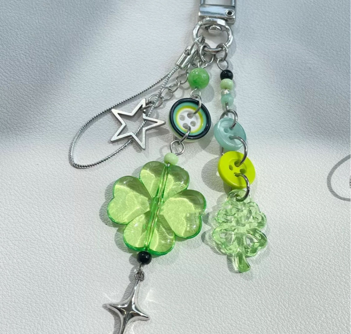 Four-leaf clover handmade pendant keychain beaded small pendant camera chain cute niche