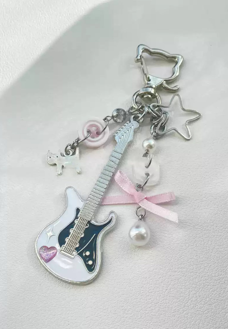 Handmade beaded electric guitar pendant cute keychain bag card book ccd pendant.